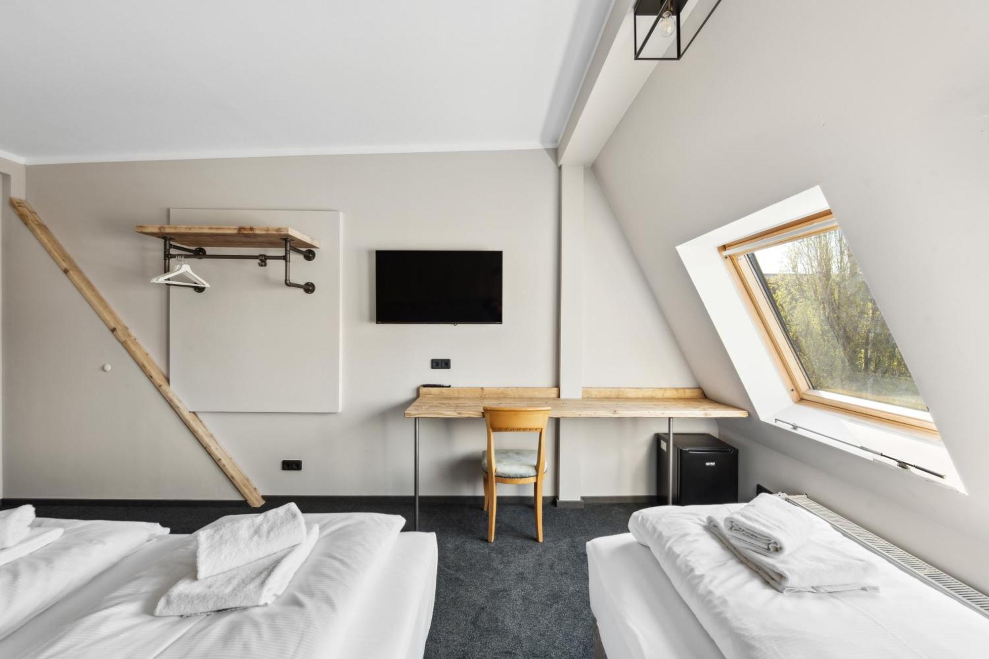 Standard Family Room,1665395548:JPEG