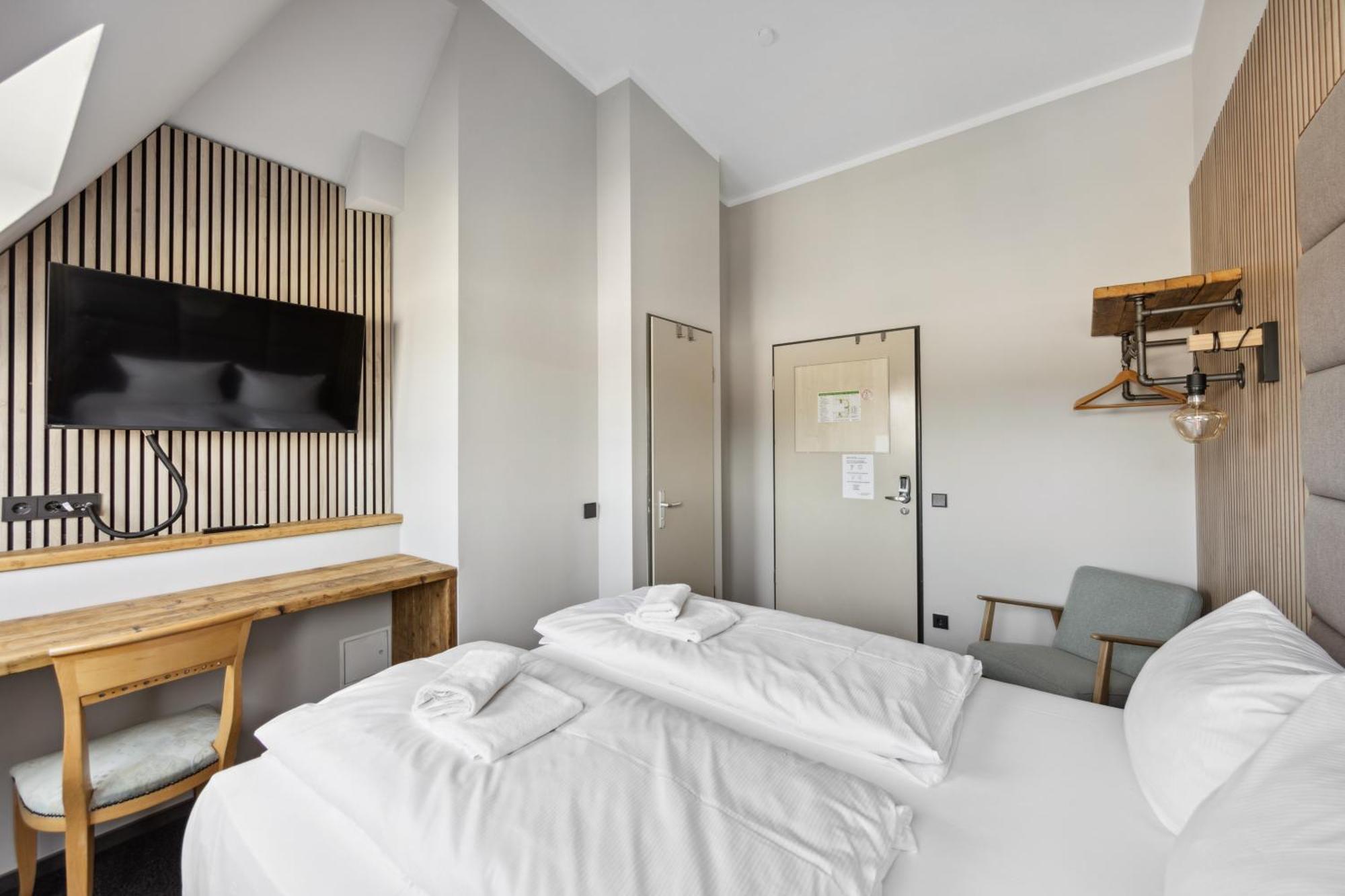 Double Room,1665395558:JPEG